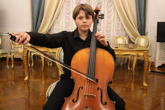 Юный виолончелист Михаил Лоскутов в новом онлайн-проекте Вологодской филармонии «Портреты. Мелодия успеха»